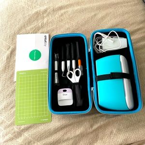 Cricut Joy w/ Hard Case and Accessories
